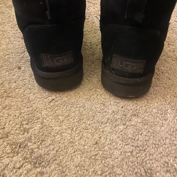 Size 8 Black Mini Uggs - Picture 3 of 4